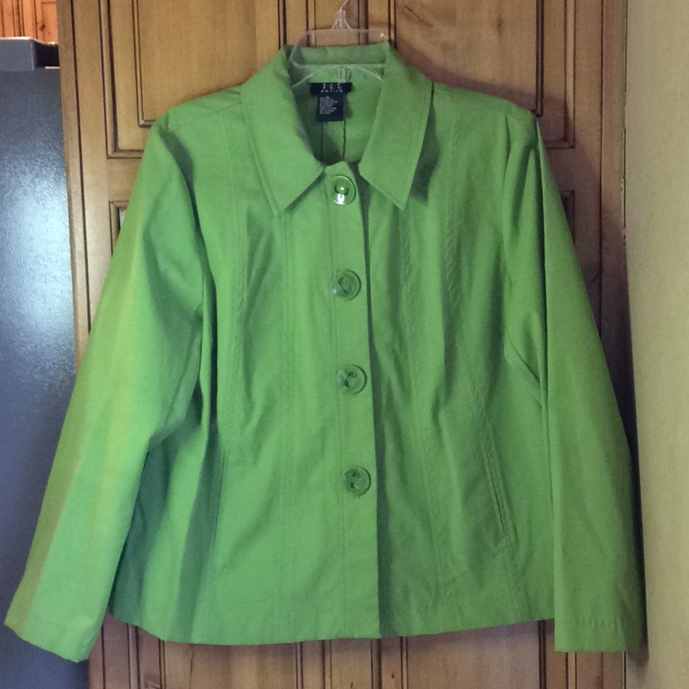 FINAL SALE PRICE R.Q.T. Vivid Lime Jacket in Petite Large